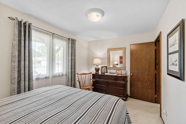 266 Cardinal Court, Chaska, MN 55318
