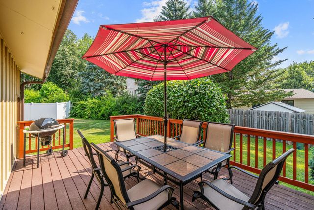 266 Cardinal Court, Chaska, MN 55318