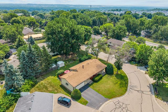 266 Cardinal Court, Chaska, MN 55318