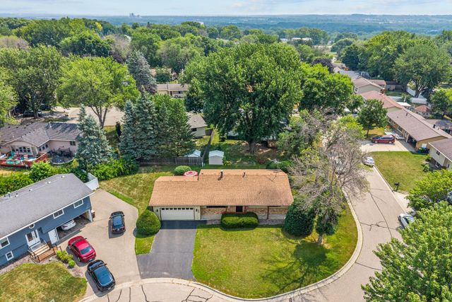266 Cardinal Court, Chaska, MN 55318