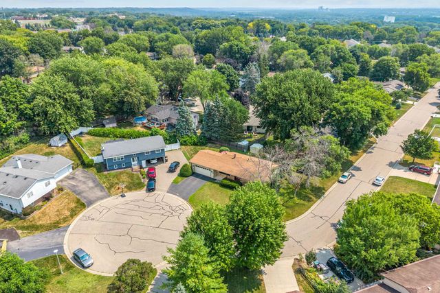 266 Cardinal Court, Chaska, MN 55318