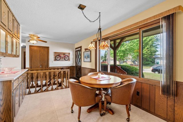 266 Cardinal Court, Chaska, MN 55318
