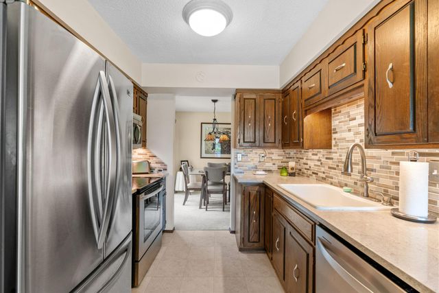 266 Cardinal Court, Chaska, MN 55318