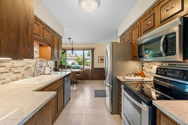 266 Cardinal Court, Chaska, MN 55318