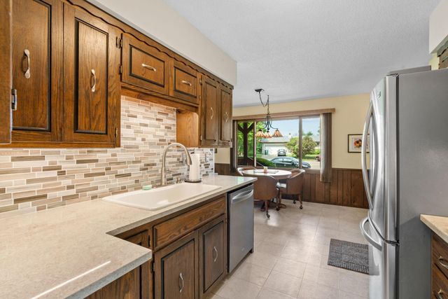 266 Cardinal Court, Chaska, MN 55318