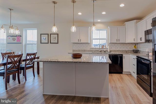 204 WHITETAIL CIR, Mill Hall, PA 17751