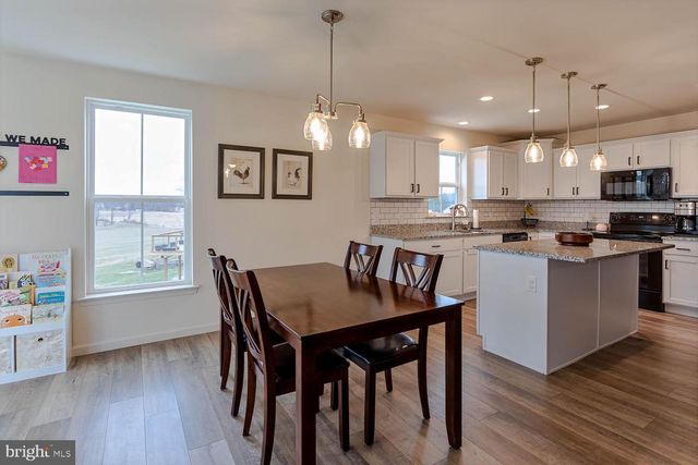 204 WHITETAIL CIR, Mill Hall, PA 17751