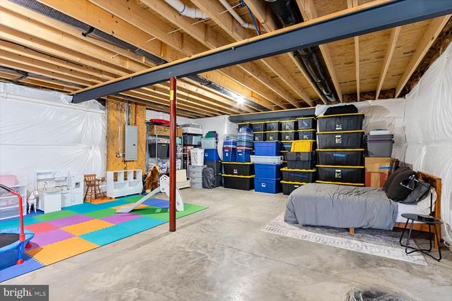 204 WHITETAIL CIR, Mill Hall, PA 17751