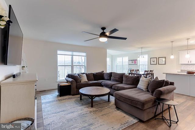 204 WHITETAIL CIR, Mill Hall, PA 17751