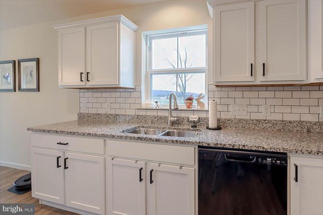 204 WHITETAIL CIR, Mill Hall, PA 17751