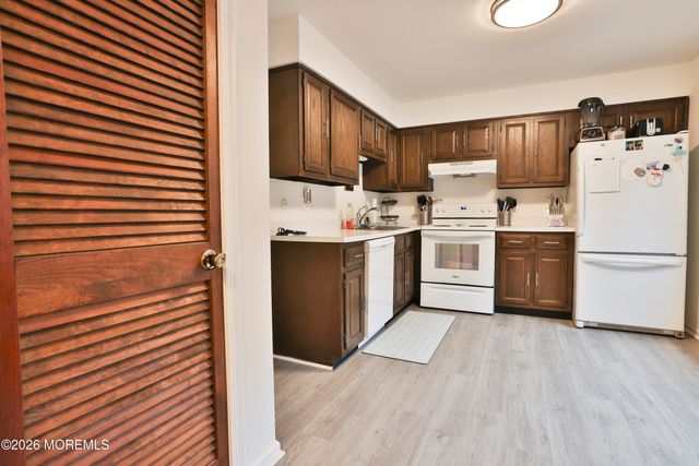 9 Barnes Lane 209, Toms River, NJ 08753