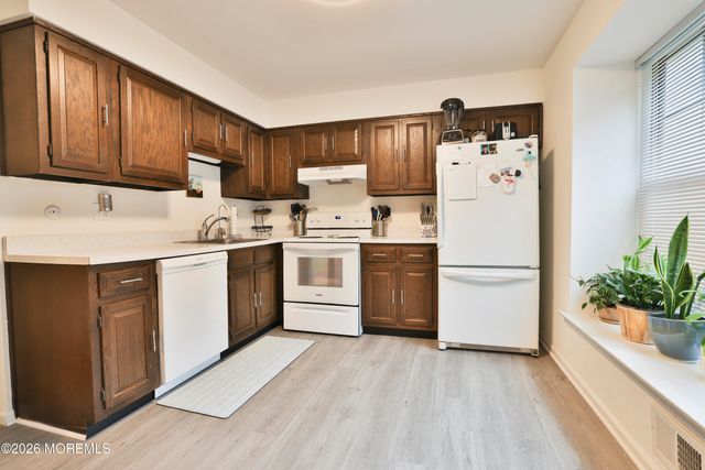 9 Barnes Lane 209, Toms River, NJ 08753