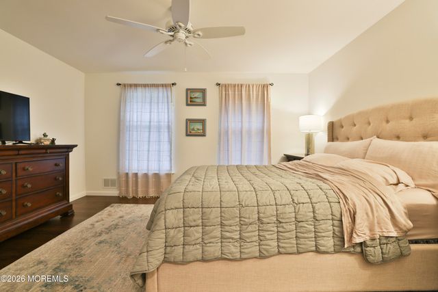 9 Barnes Lane 209, Toms River, NJ 08753