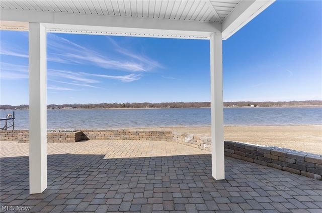 2166 NE River Road, Lake Milton, OH 44429