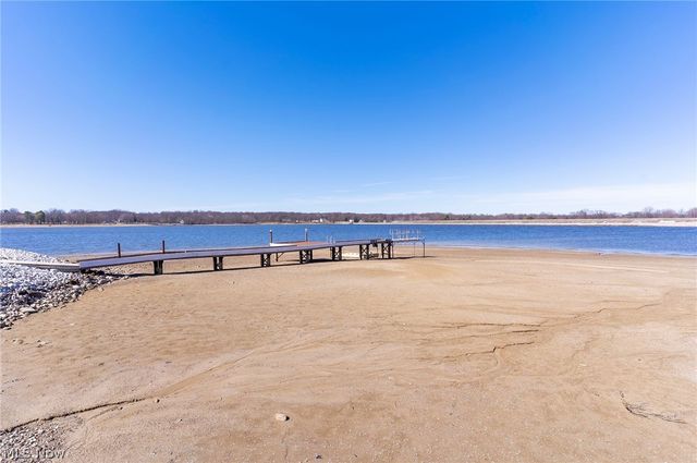 2166 NE River Road, Lake Milton, OH 44429