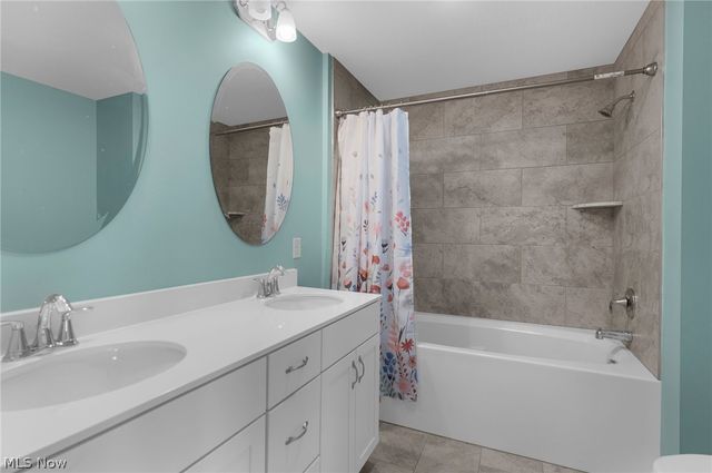 2166 NE River Road, Lake Milton, OH 44429