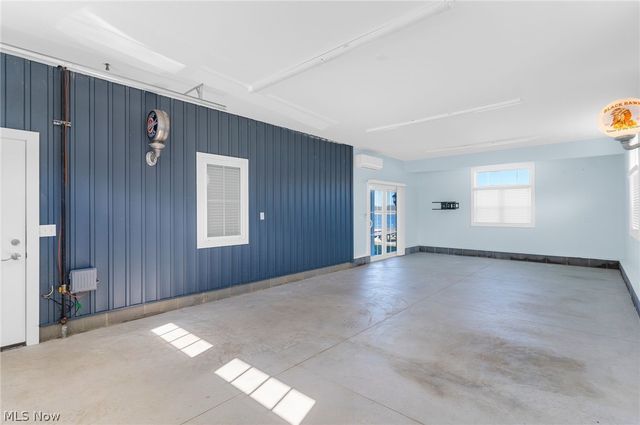 2166 NE River Road, Lake Milton, OH 44429