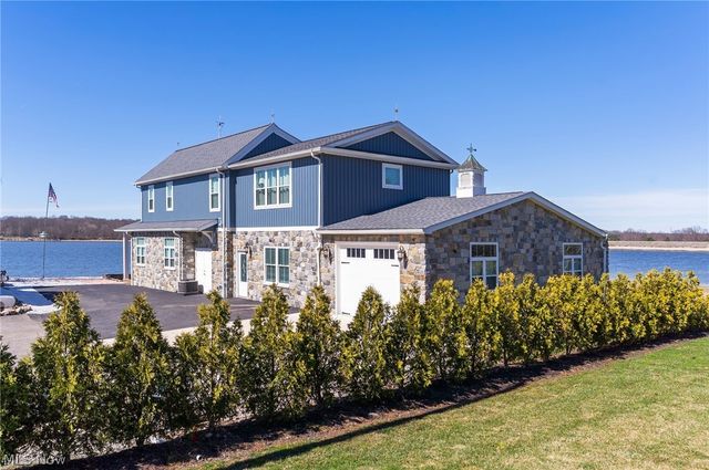 2166 NE River Road, Lake Milton, OH 44429