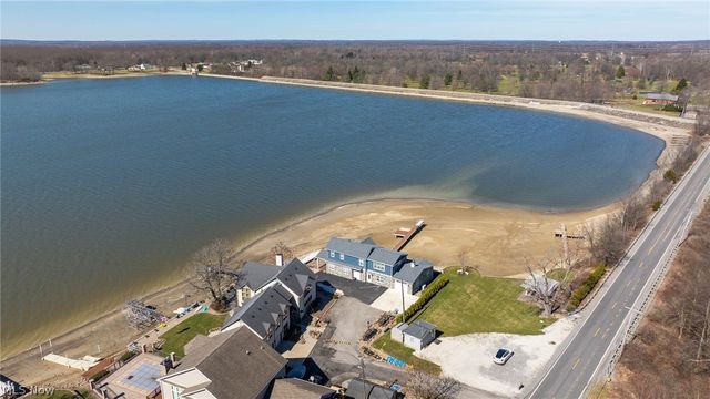 2166 NE River Road, Lake Milton, OH 44429