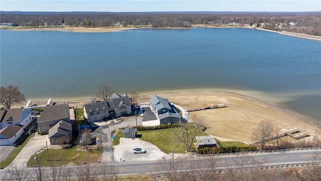 2166 NE River Road, Lake Milton, OH 44429