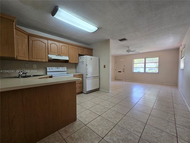 4717 NW 50th St, Tamarac, FL 33319
