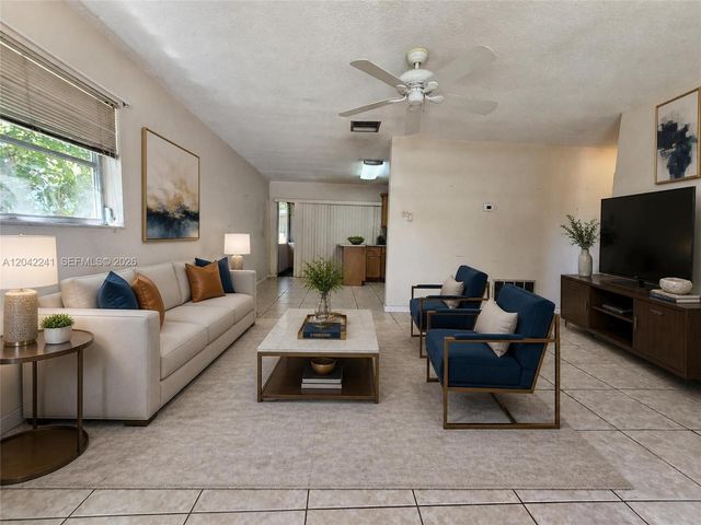 4717 NW 50th St, Tamarac, FL 33319