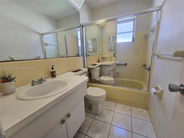 4717 NW 50th St, Tamarac, FL 33319