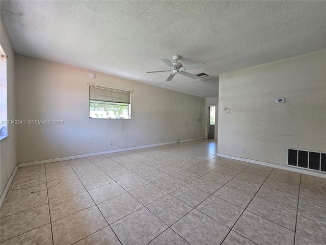 4717 NW 50th St, Tamarac, FL 33319