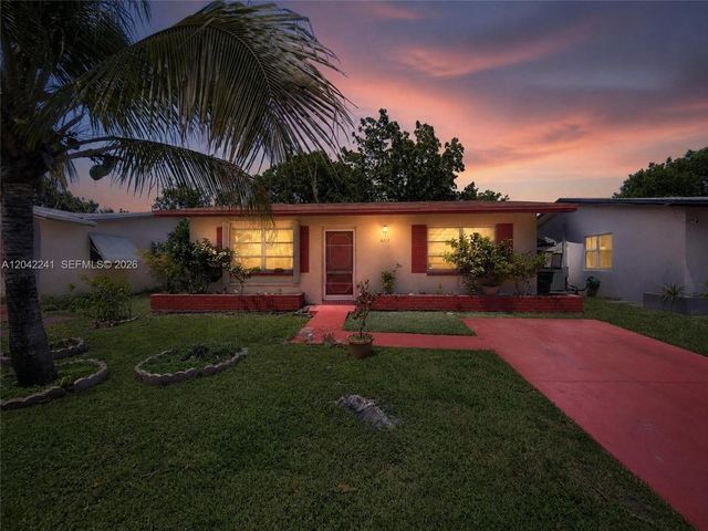 4717 NW 50th St, Tamarac, FL 33319