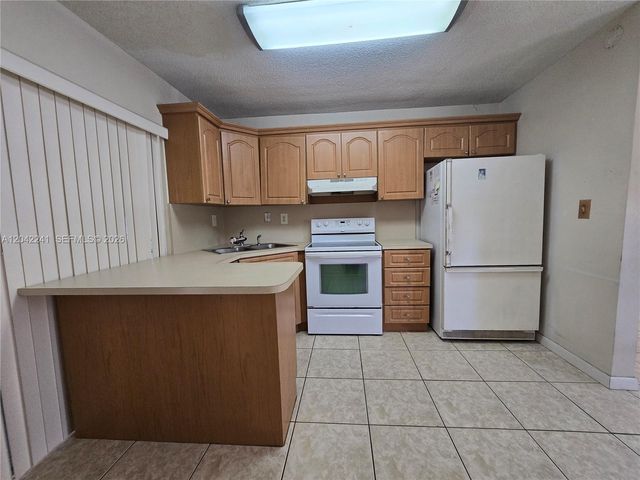 4717 NW 50th St, Tamarac, FL 33319