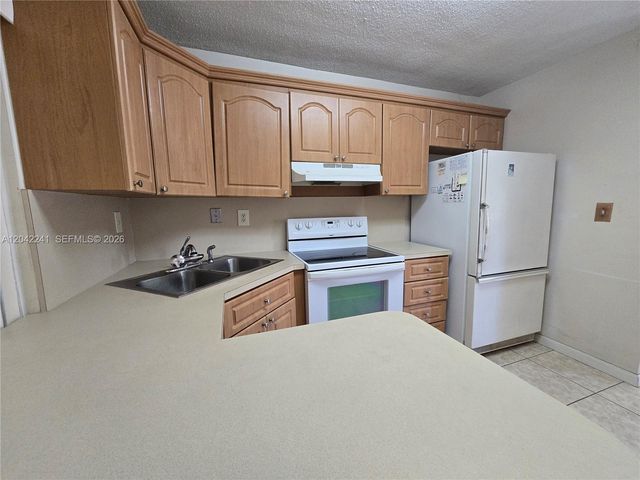 4717 NW 50th St, Tamarac, FL 33319