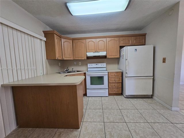 4717 NW 50th St, Tamarac, FL 33319