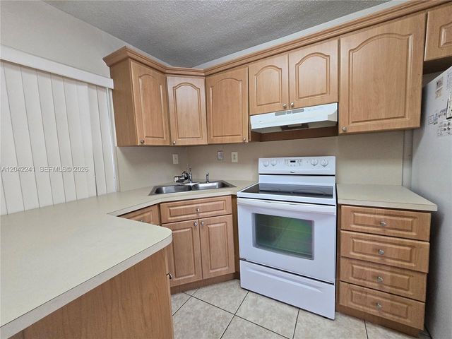 4717 NW 50th St, Tamarac, FL 33319