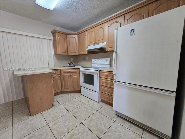 4717 NW 50th St, Tamarac, FL 33319
