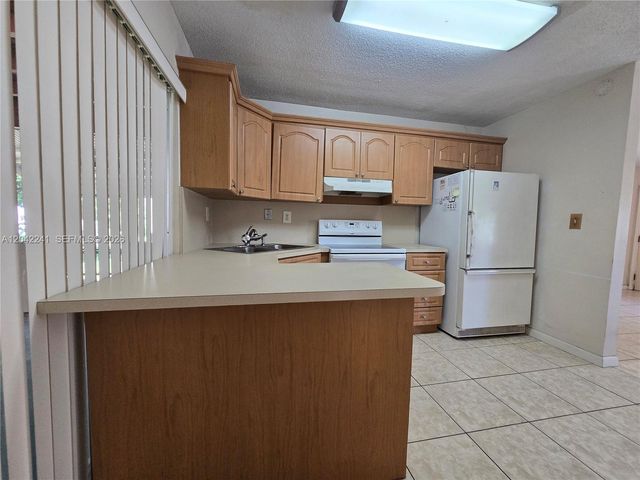 4717 NW 50th St, Tamarac, FL 33319