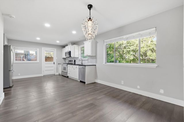 6611 Highgate Lane, Dallas, TX 75214