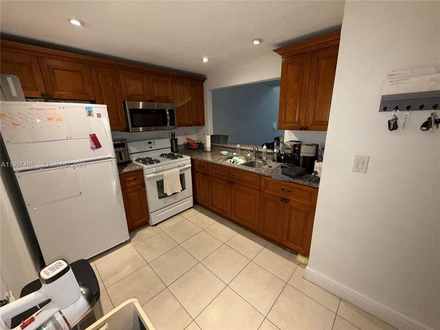 18017 NW 68th Ave A-101, Hialeah, FL 33015