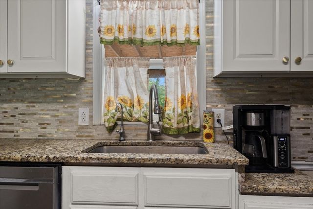 2354 Wayne Rd, Bon Aqua, TN 37025