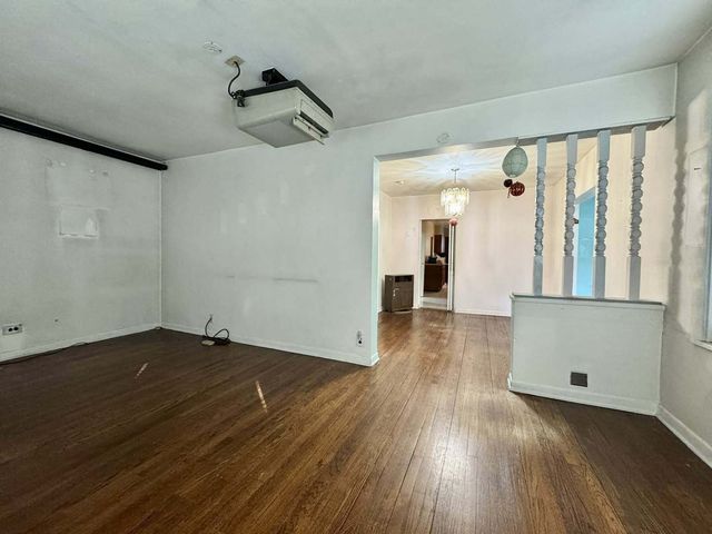 5437 N Linder Avenue, Chicago, IL 60630