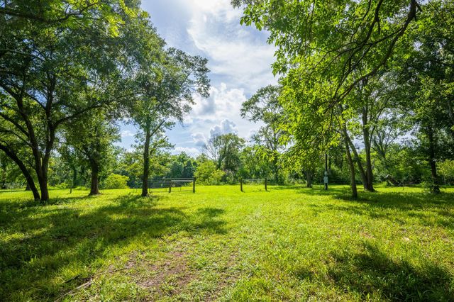 5745 County Road 823, West Columbia, TX 77486