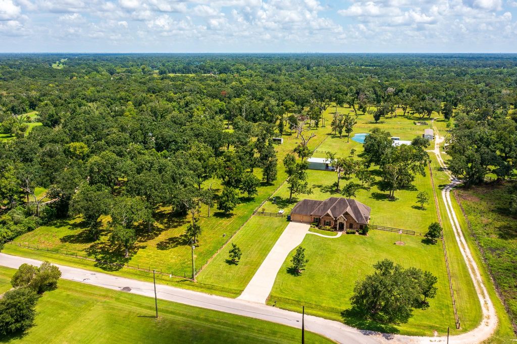 5745 County Road 823, West Columbia, TX 77486