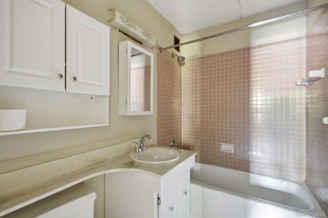 160 Academy Street 3P, Poughkeepsie, NY 12601