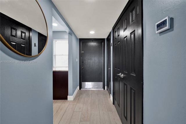 950 Hillcrest Dr 414, Hollywood, FL 33021