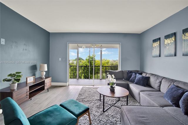 950 Hillcrest Dr 414, Hollywood, FL 33021