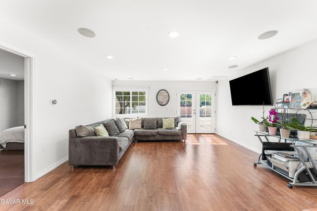 7222 Fallbrook Avenue, West Hills, CA 91307