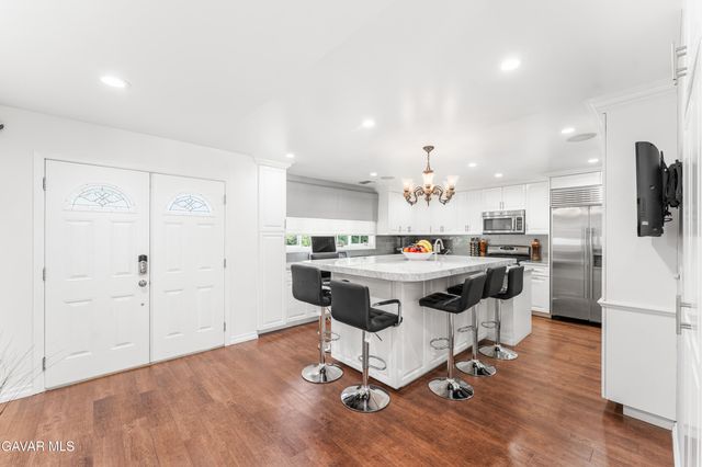 7222 Fallbrook Avenue, West Hills, CA 91307