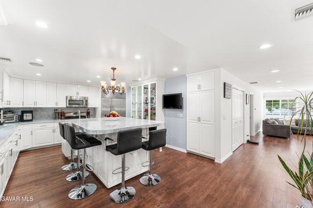 7222 Fallbrook Avenue, West Hills, CA 91307