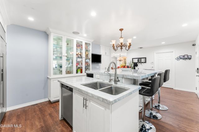 7222 Fallbrook Avenue, West Hills, CA 91307