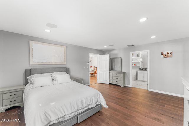 7222 Fallbrook Avenue, West Hills, CA 91307