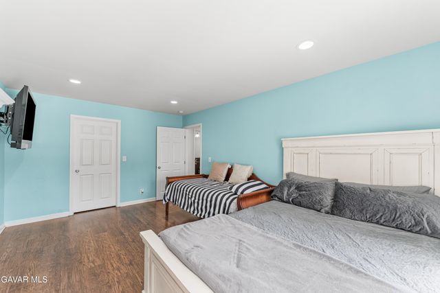 7222 Fallbrook Avenue, West Hills, CA 91307